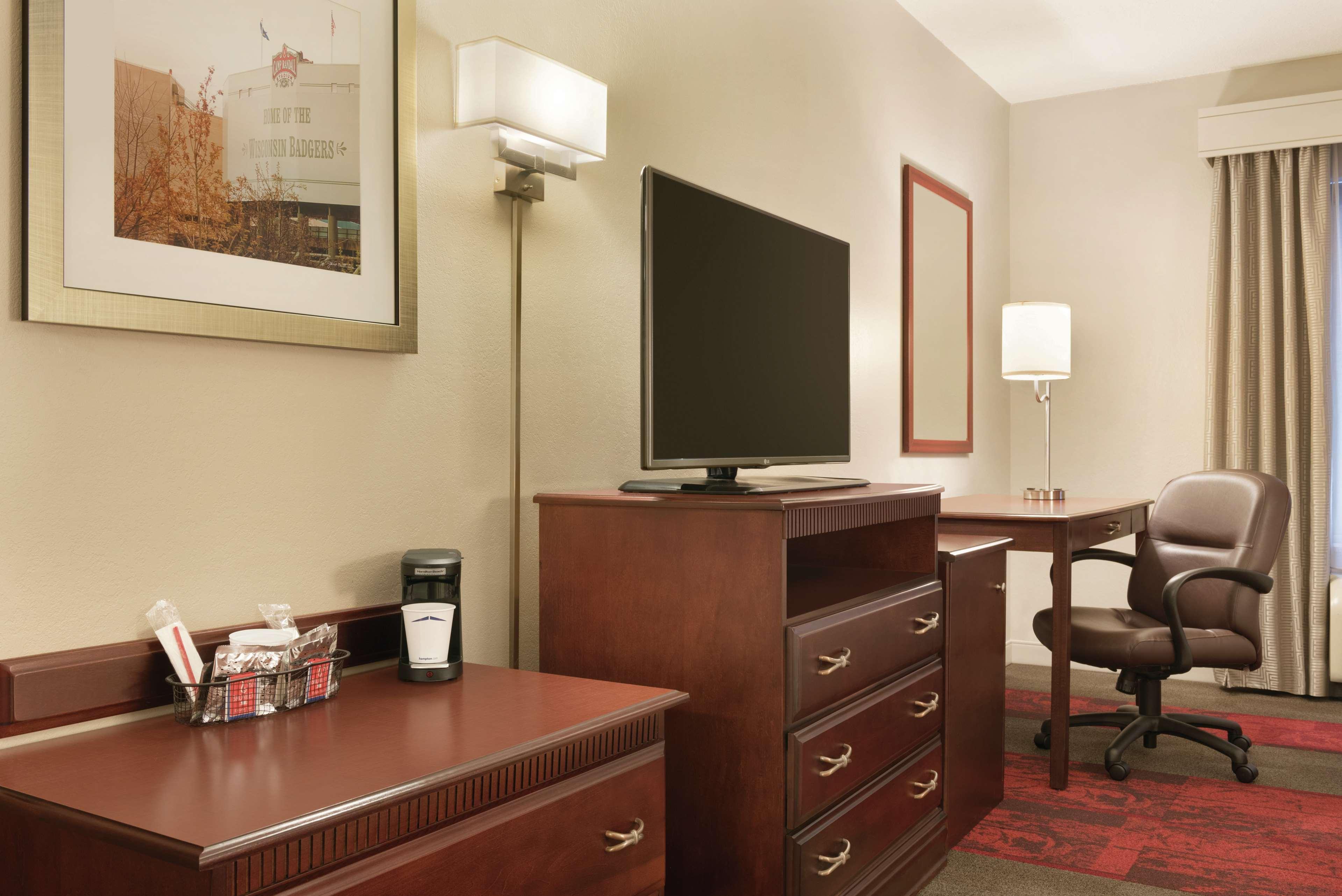 Hampton Inn & Suites Madison - West Exteriör bild