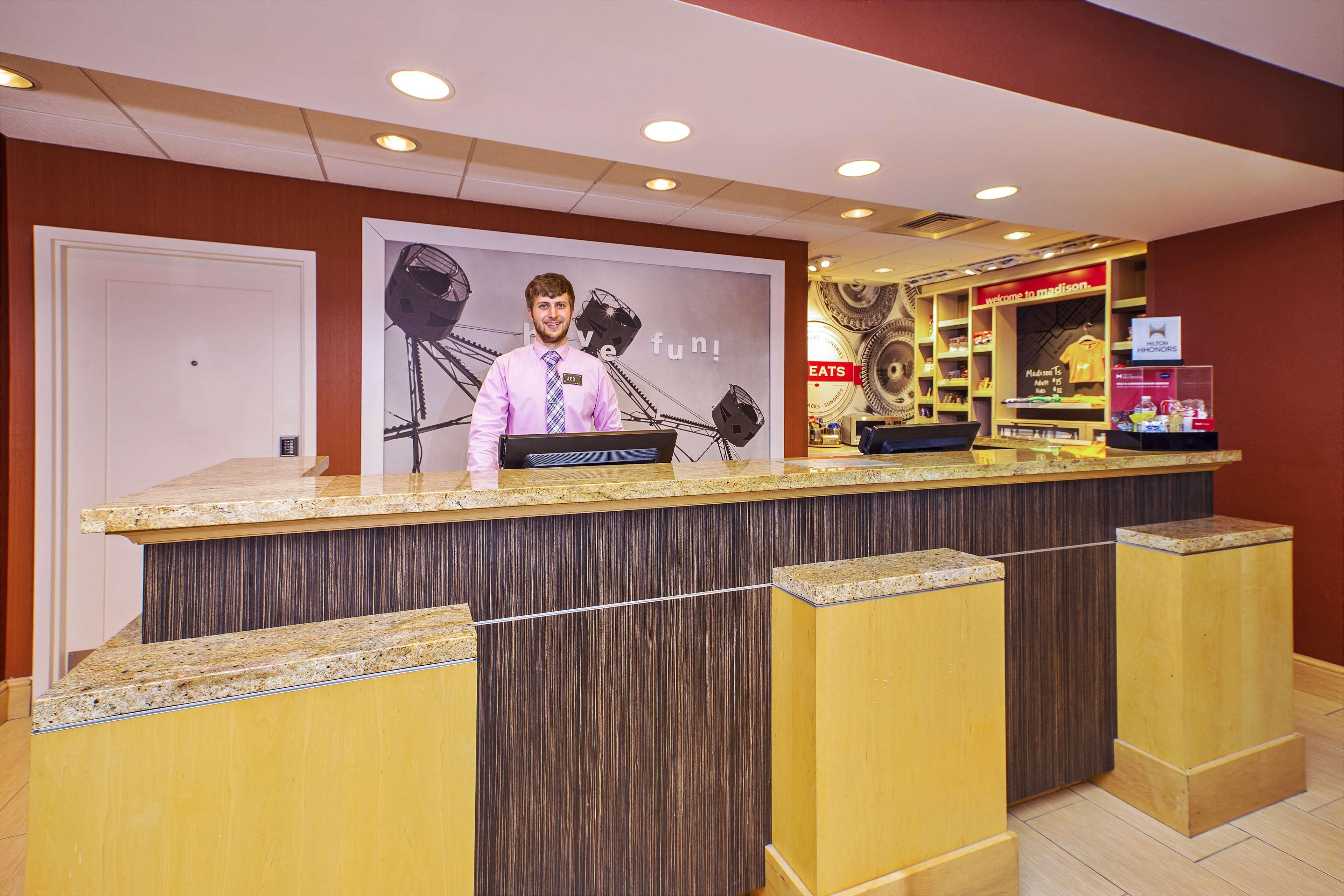 Hampton Inn & Suites Madison - West Exteriör bild