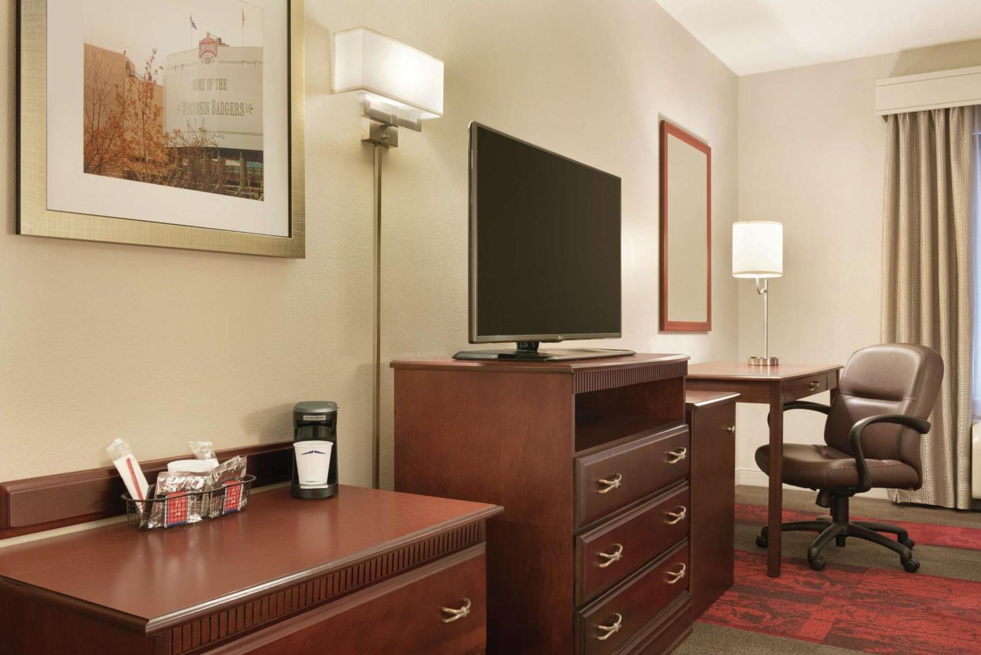 Hampton Inn & Suites Madison - West Exteriör bild