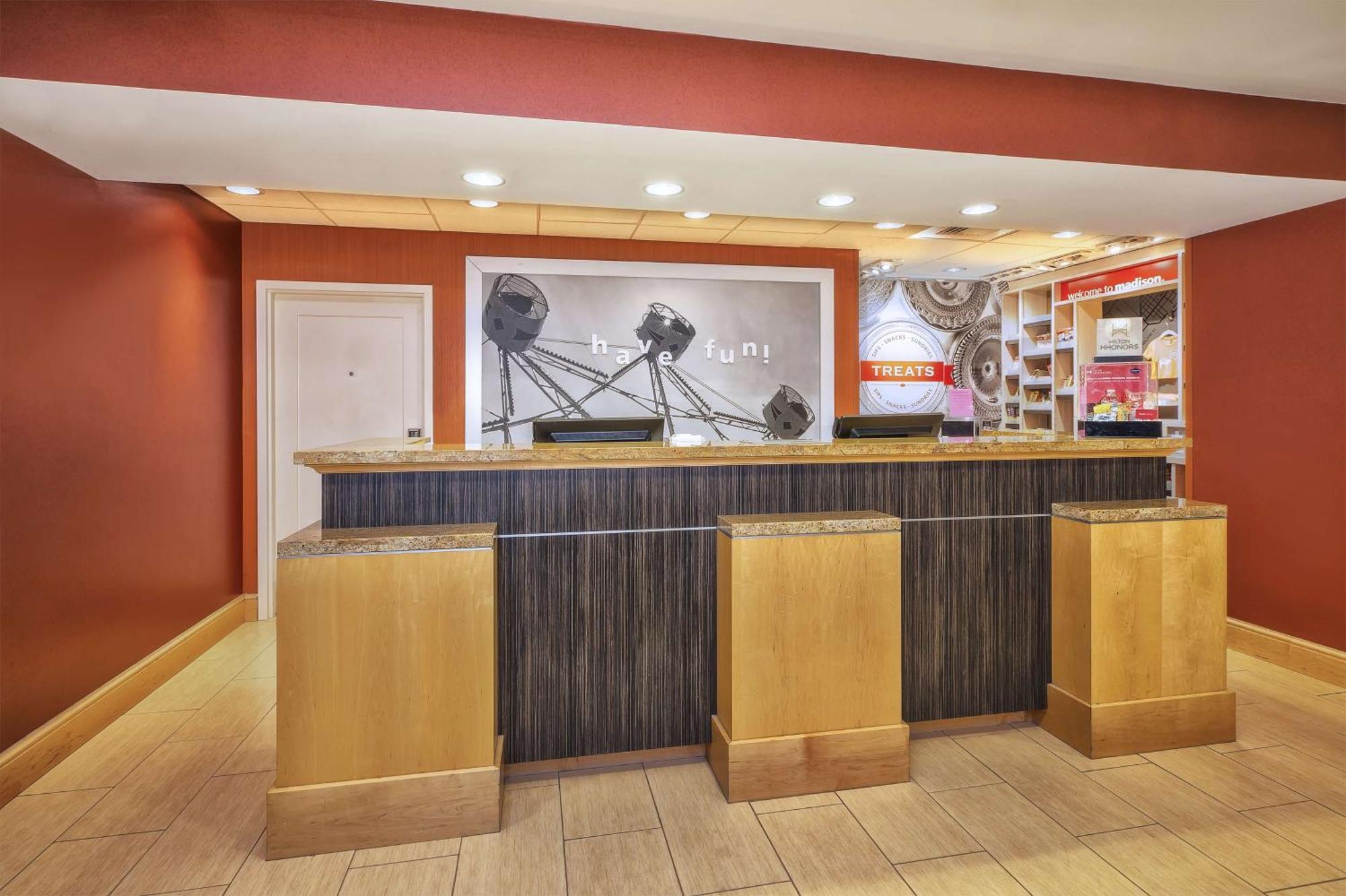 Hampton Inn & Suites Madison - West Exteriör bild