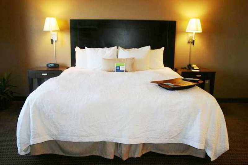 Hampton Inn & Suites Madison - West Exteriör bild